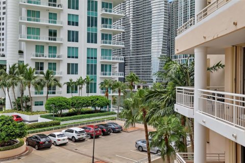 Condo in Miami, Florida, 2 bedrooms  № 1992136 - photo 4