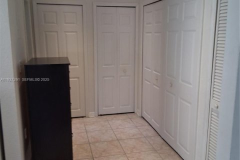 Copropriété à louer à Miami Beach, Floride: 40.88 m2 № 1986230 - photo 4