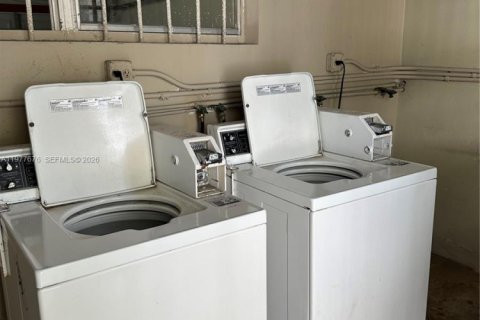 Condo in North Miami, Florida, 1 bedroom  № 2041837 - photo 12