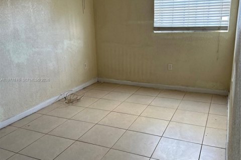 Condo in North Miami, Florida, 1 bedroom  № 2041837 - photo 13