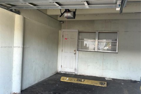 Condo in North Miami, Florida, 1 bedroom  № 2041837 - photo 11