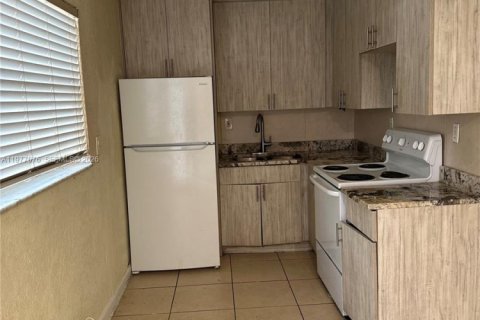 Condo in North Miami, Florida, 1 bedroom  № 2041837 - photo 7