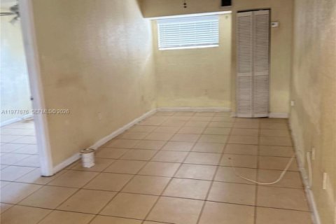 Condo in North Miami, Florida, 1 bedroom  № 2041837 - photo 8