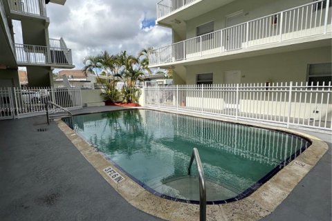 Condo in North Miami, Florida, 1 bedroom  № 2041837 - photo 9