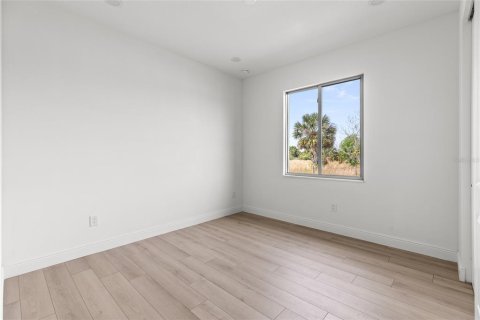 House in Okeechobee, Florida 4 bedrooms, 196.12 sq.m. № 1585897 - photo 11