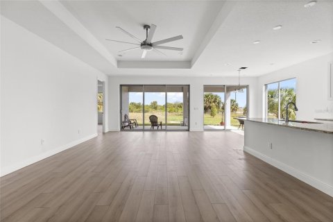 House in Okeechobee, Florida 4 bedrooms, 196.12 sq.m. № 1585897 - photo 17