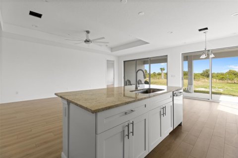 House in Okeechobee, Florida 4 bedrooms, 196.12 sq.m. № 1585897 - photo 21