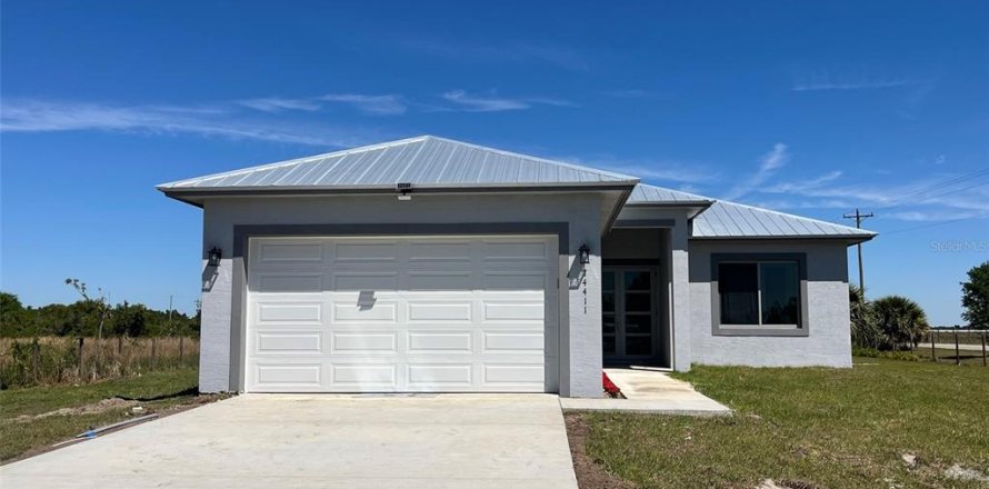 House in Okeechobee, Florida 4 bedrooms, 196.12 sq.m. № 1585897