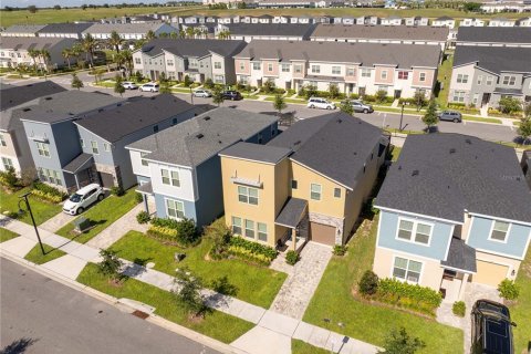 Villa ou maison à vendre à Kissimmee, Floride: 6 chambres, 277.5 m2 № 1885971 - photo 3