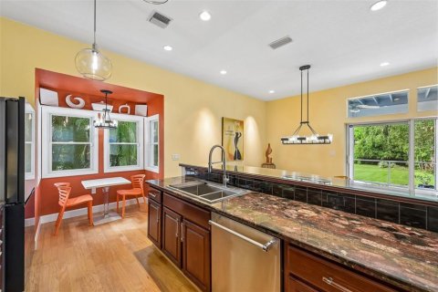 Villa ou maison à vendre à Sarasota, Floride: 3 chambres, 188.87 m2 № 2418436 - photo 12