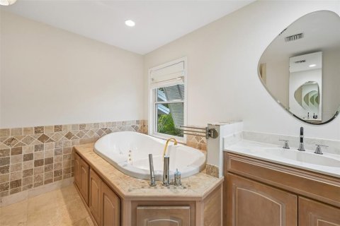 Villa ou maison à vendre à Sarasota, Floride: 3 chambres, 188.87 m2 № 2418436 - photo 22