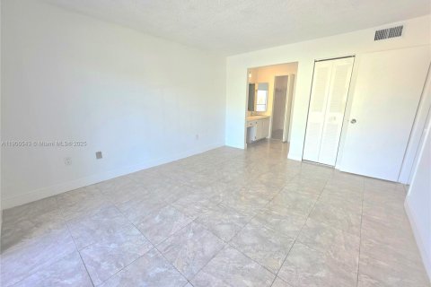Снять в аренду кондоминиум в Норт-Майами, Флорида 1 спальня, 76.18м2, № 1963226 - фото 8
