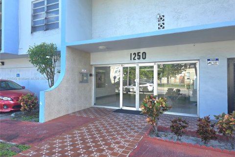 Снять в аренду кондоминиум в Норт-Майами, Флорида 1 спальня, 76.18м2, № 1963226 - фото 11