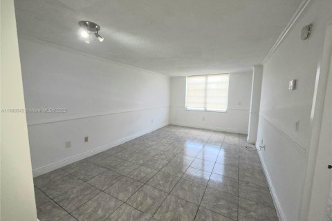 Снять в аренду кондоминиум в Норт-Майами, Флорида 1 спальня, 76.18м2, № 1963226 - фото 9