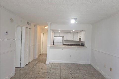 Снять в аренду кондоминиум в Норт-Майами, Флорида 1 спальня, 76.18м2, № 1963226 - фото 4
