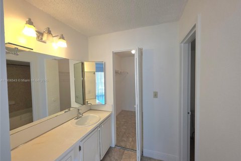 Снять в аренду кондоминиум в Норт-Майами, Флорида 1 спальня, 76.18м2, № 1963226 - фото 10