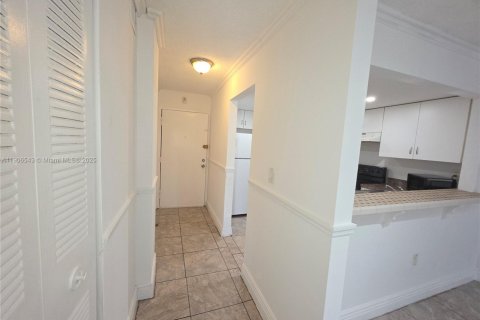 Снять в аренду кондоминиум в Норт-Майами, Флорида 1 спальня, 76.18м2, № 1963226 - фото 7