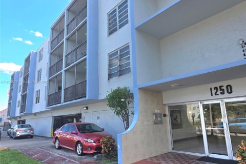 Снять в аренду кондоминиум в Норт-Майами, Флорида 1 спальня, 76.18м2, № 1963226 - фото 12