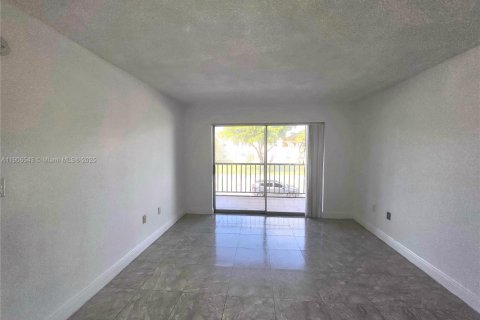 Снять в аренду кондоминиум в Норт-Майами, Флорида 1 спальня, 76.18м2, № 1963226 - фото 5