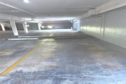 Снять в аренду кондоминиум в Норт-Майами, Флорида 1 спальня, 76.18м2, № 1963226 - фото 15