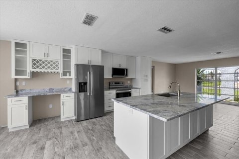 Villa ou maison à louer à Hernando Beach, Floride: 3 chambres, 125.6 m2 № 2356217 - photo 8