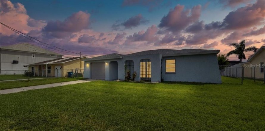 Villa ou maison à Hernando Beach, Floride 3 chambres, 125.6 m2 № 2356217
