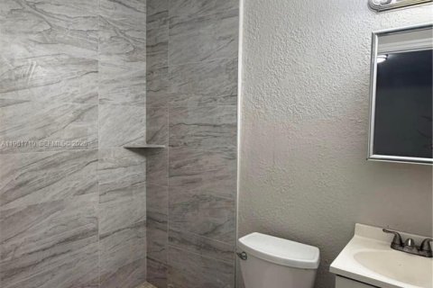 Immobilier commercial à louer à Fort Lauderdale, Floride: 1 chambre, 27.87 m2 № 2024515 - photo 2