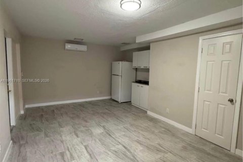 Immobilier commercial à louer à Fort Lauderdale, Floride: 1 chambre, 27.87 m2 № 2024515 - photo 3