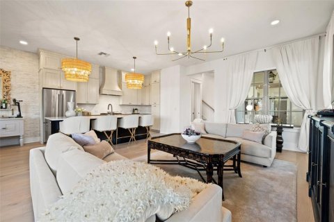 Adosado en venta en Saint Petersburg, Florida, 4 dormitorios, 204.38 m2 № 1524376 - foto 9