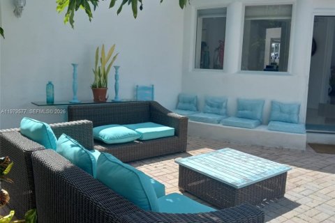 Снять в аренду виллу или дом в Майами-Бич, Флорида 2 спальни, 144.46м2, № 2046322 - фото 24