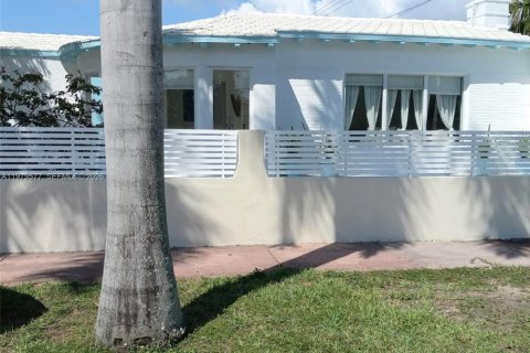 Снять в аренду виллу или дом в Майами-Бич, Флорида 2 спальни, 144.46м2, № 2046322 - фото 8