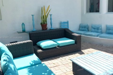 Снять в аренду виллу или дом в Майами-Бич, Флорида 2 спальни, 144.46м2, № 2046322 - фото 22