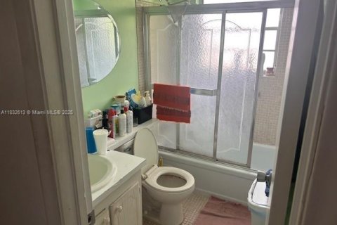 Condo in West Palm Beach, Florida, 2 bedrooms  № 1816328 - photo 13