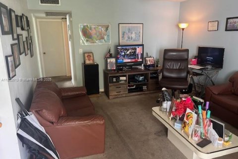 Condo in West Palm Beach, Florida, 2 bedrooms  № 1816328 - photo 2