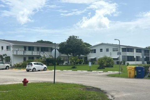 Condo in West Palm Beach, Florida, 2 bedrooms  № 1816328 - photo 17