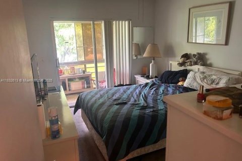 Condo in West Palm Beach, Florida, 2 bedrooms  № 1816328 - photo 11