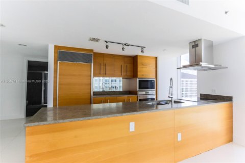 Condo in Miami, Florida, 2 bedrooms  № 1956825 - photo 4