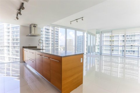 Condo in Miami, Florida, 2 bedrooms  № 1956825 - photo 5