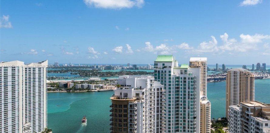 Condo in Miami, Florida, 2 bedrooms  № 1956825