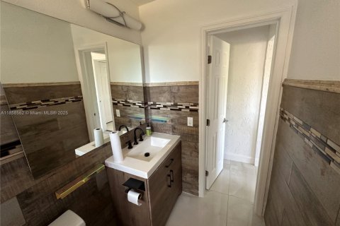 Immobilier commercial à louer à Miami Gardens, Floride: 1 chambre, 229.84 m2 № 1887343 - photo 7