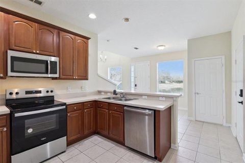 Townhouse in Orlando, Florida 3 bedrooms, 191.29 sq.m. № 2222986 - photo 3