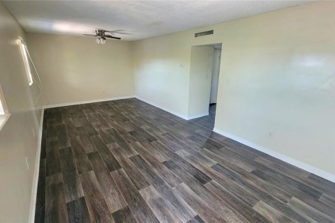 Apartamento en alquiler en Tampa, Florida, 2 dormitorios, 69.68 m2 № 1807275 - foto 4