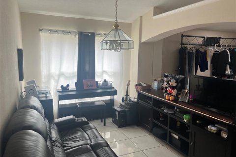 Casa en venta en Kissimmee, Florida, 4 dormitorios, 164.07 m2 № 2400415 - foto 2