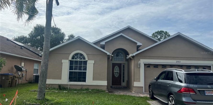 Casa en Kissimmee, Florida 4 dormitorios, 164.07 m2 № 2400415