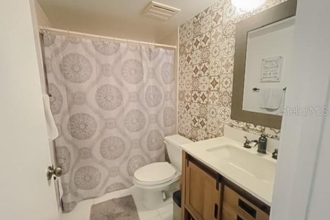 Condo in Palm Harbor, Florida, 2 bedrooms  № 1733862 - photo 24