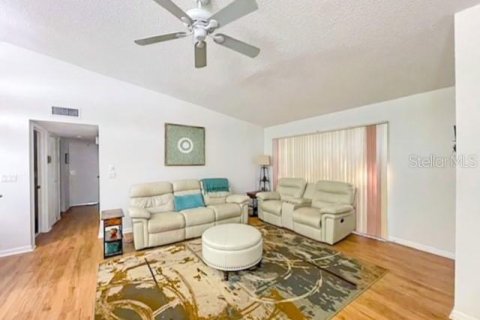 Condo in Palm Harbor, Florida, 2 bedrooms  № 1733862 - photo 20