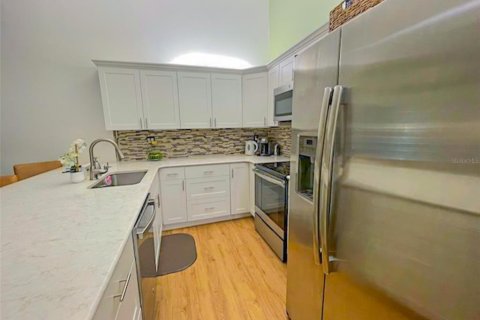 Condo in Palm Harbor, Florida, 2 bedrooms  № 1733862 - photo 15