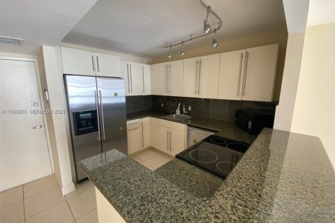 Снять в аренду кондоминиум в Майами-Бич, Флорида 1 спальня, 69.68м2, № 1989839 - фото 3