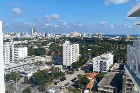 Снять в аренду кондоминиум в Майами-Бич, Флорида 1 спальня, 69.68м2, № 1989839 - фото 2