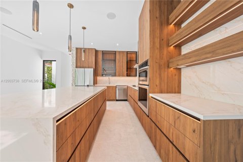 Adosado en venta en Miami, Florida, 4 dormitorios, 244.8 m2 № 2068220 - foto 12